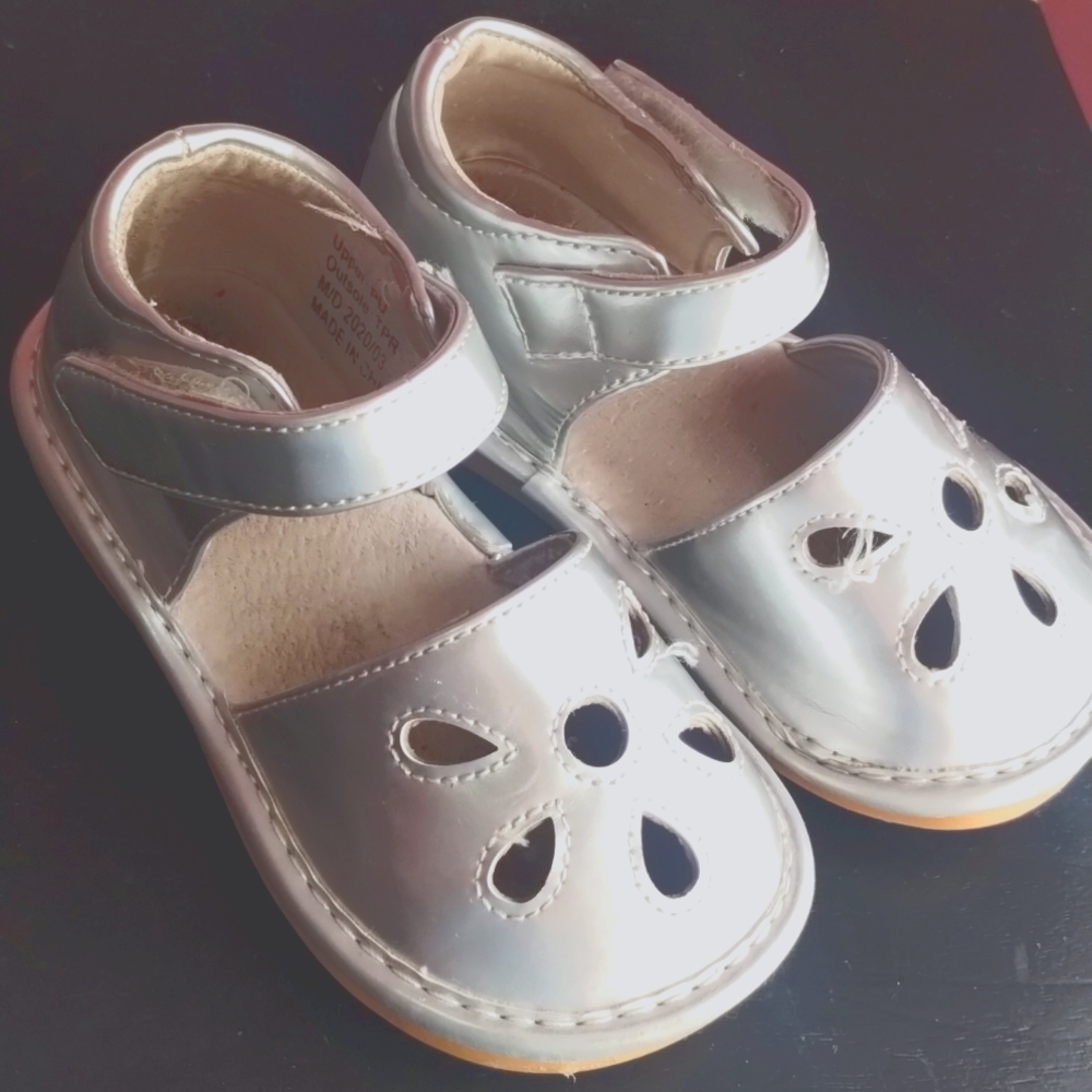 Little girl shoes size 8